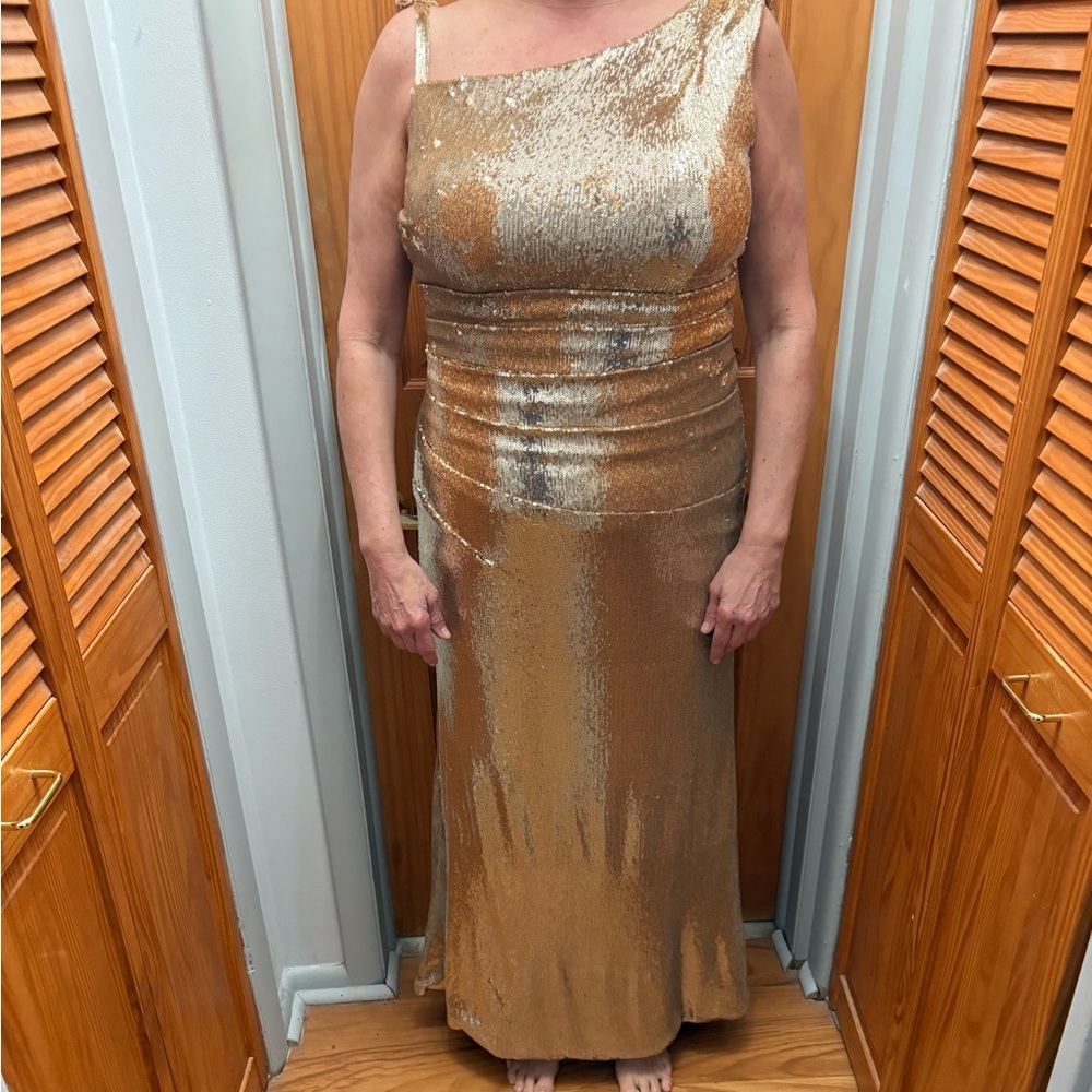 Gold evening gown - Picture 9 of 10